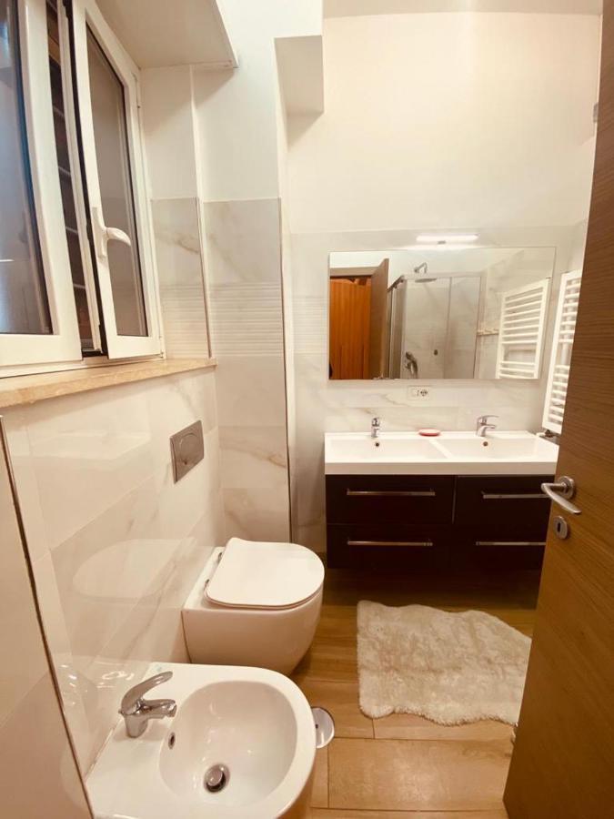Large Garden Apartment Рим Екстериор снимка