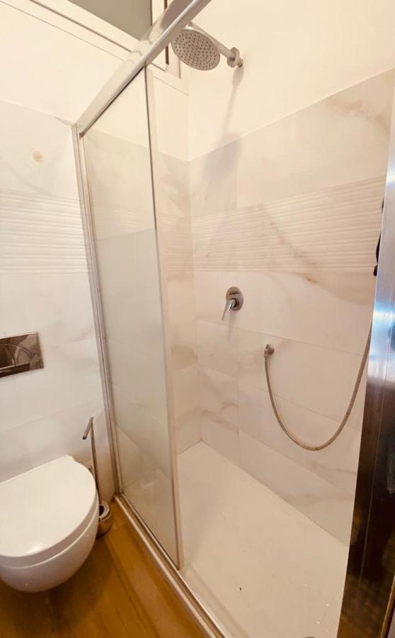 Large Garden Apartment Рим Екстериор снимка