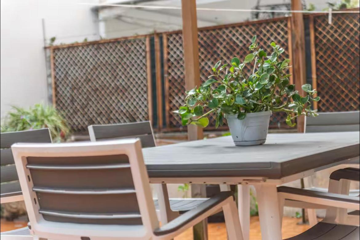 Large Garden Apartment Рим Екстериор снимка